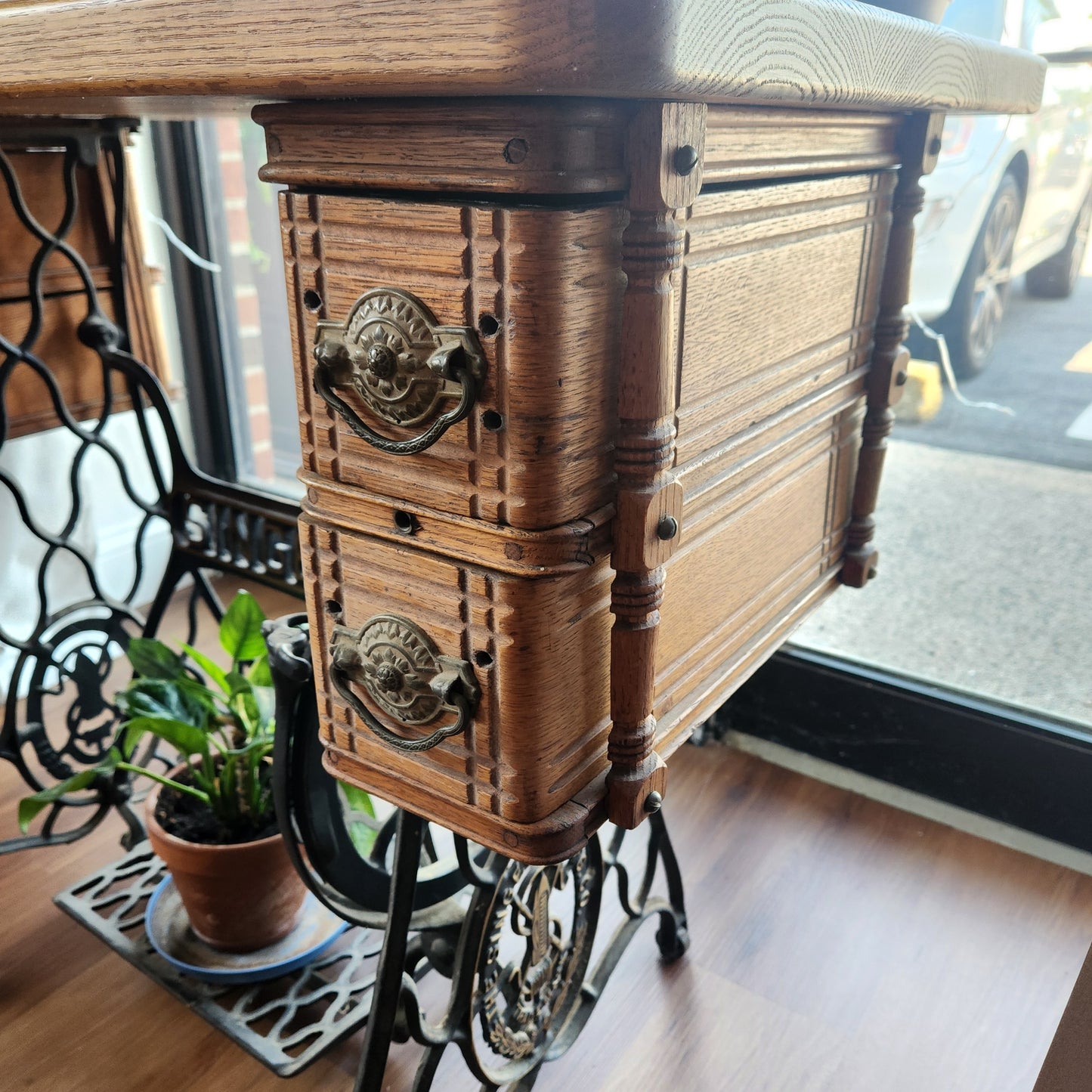 Singer Table